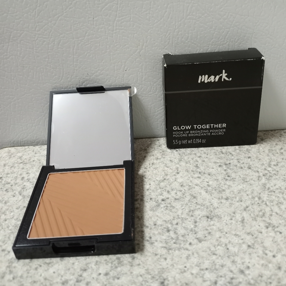 Avon bronzer compact with mirror